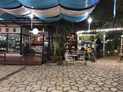 ร้านอาหารบ้านริมบึง