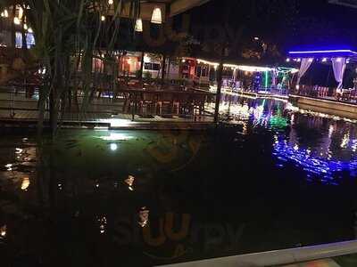 ร้านอาหารบ้านริมบึง