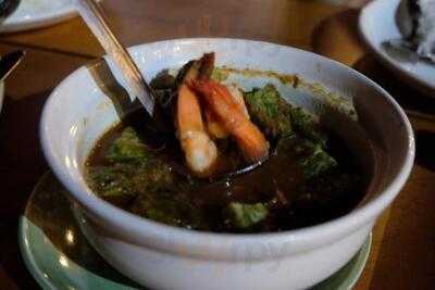 ร้านอาหาร พริ้วลมชมน้ำ