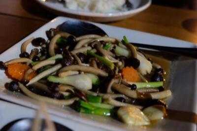 ร้านอาหาร พริ้วลมชมน้ำ