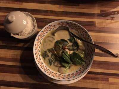 ร่มไม้ริมปิง