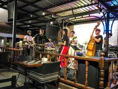 เด้อ หล่า แจ๊ส