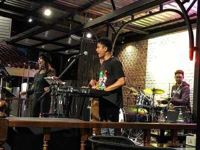 เด้อ หล่า แจ๊ส