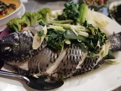 ร้านอาหาร บ้านหน้าไม้