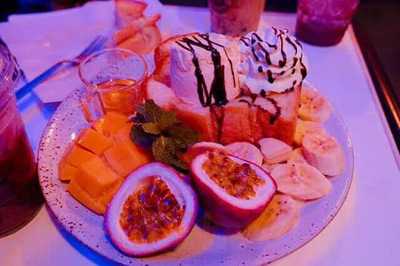 Wakebakeskate Cafe&skateboard Collective