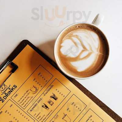 Wakebakeskate Cafe&skateboard Collective