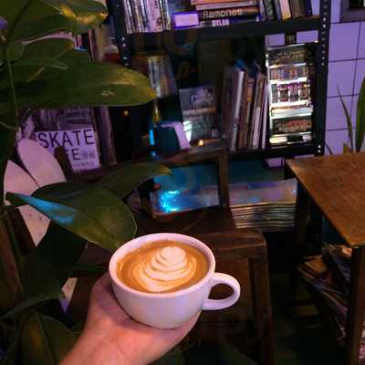 Wakebakeskate Cafe&skateboard Collective