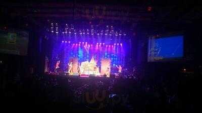 ร้านอาหาร ตะวันแดงสาดแสงเดือน