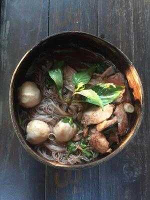 ญิ๋ง-จายก๋วยเตี๋ยวโบราณ