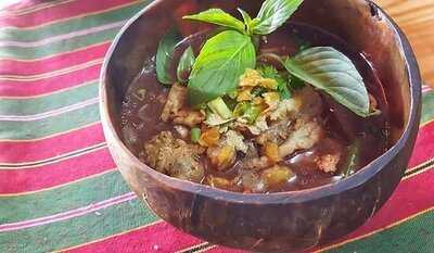 ญิ๋ง-จายก๋วยเตี๋ยวโบราณ