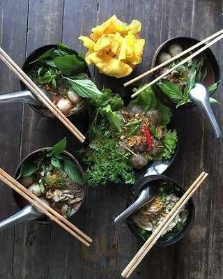 ญิ๋ง-จายก๋วยเตี๋ยวโบราณ