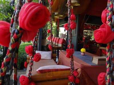 เดอะเรดฮอทชิลลี่เรสเตอรองท์แอนด์บาร์ (เดิมฮาร์ดร็อคคาเฟ่)