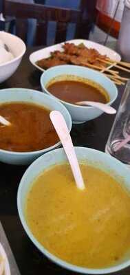 ขนมจีนแม่ยายเส้นสด (น้ำแกงปูม้า)