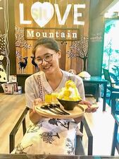 Love Mountain Cafe & Hostel
