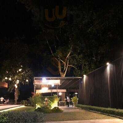 De Lanna Riverfront Café And Restaurant