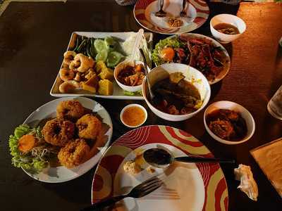 ร้านอาหารท่าน้ำภูแล