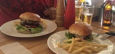 เซิร์ฟ แอนด์ เทิร์ฟ บริสโทร