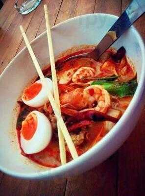 แฟคทอรี่ เฮ้าส์