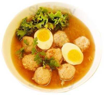 ก๋วยเตี๋ยวต้มยำไข่หวานประตูสวนดอก