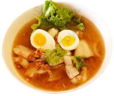 ก๋วยเตี๋ยวต้มยำไข่หวานประตูสวนดอก