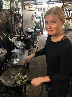 ร้านอาหารใกล้บ้านดำ กีฟ กรีน ฟาร์ม เฮ้าส์