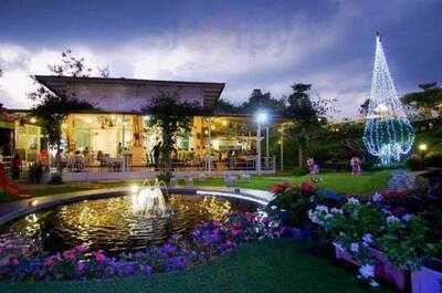 บ้านเสาวกา