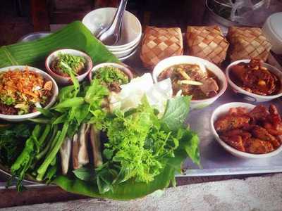 ร้านอาหารพื้นเมืองบ้านสวนดอยคำ