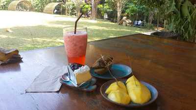 ร้านอาหารพื้นเมืองบ้านสวนดอยคำ