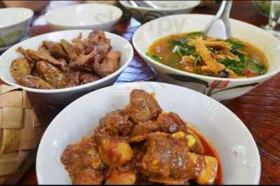 ร้านอาหารพื้นเมืองบ้านสวนดอยคำ