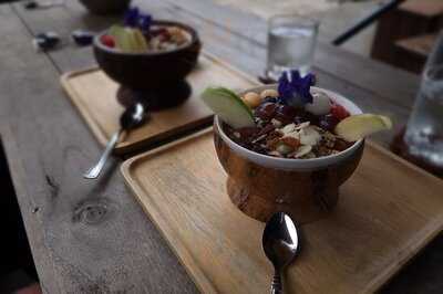 Full Moon Wellness Cafe