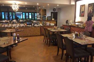 Le Patta Hotel Restaurant