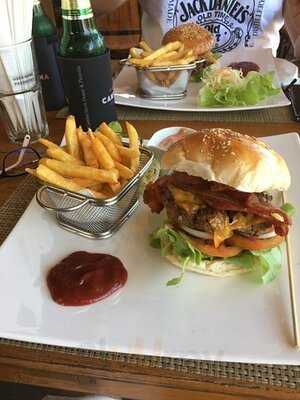 La Cantina Steak House & Pizzeria