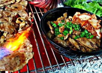 ข้าวหน้าหมูย่าง