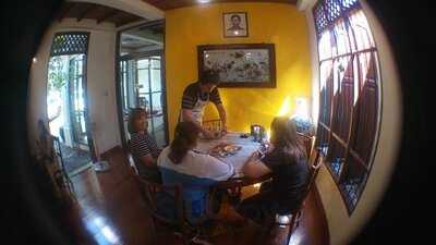 มัสตาร์ด ภูเก็ต คาเฟ่ แอนด์ เบคกิ้ง สตูดิโอ