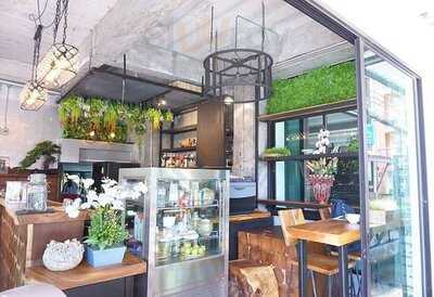 บัวศรี บาย โอม คาเฟ่