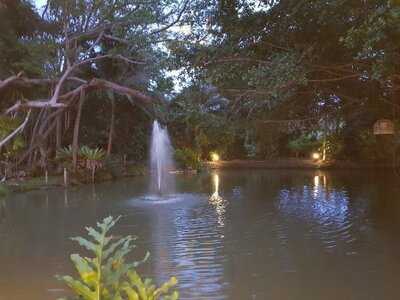 ร้านอาหาร บ้านสวนลายัน