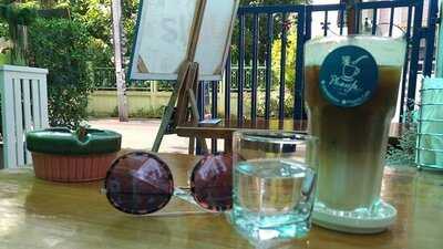 ผ่านฟ้า คาเฟ่