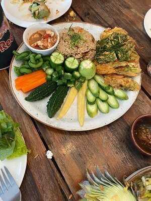 เมย์ & มาร์ค เรสเตอรองท์