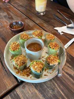 เมย์ & มาร์ค เรสเตอรองท์