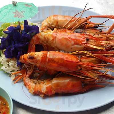 แคร่ไม้ สวนอาหาร