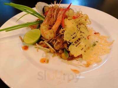 Tangmo At Oasis Restaurant