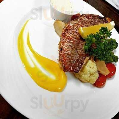 Tangmo At Oasis Restaurant