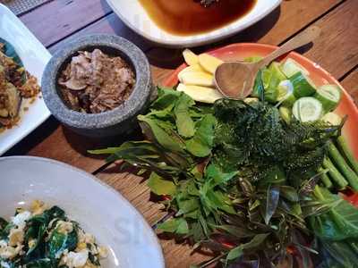 ร้านอาหารเรือนไม้กระบี่