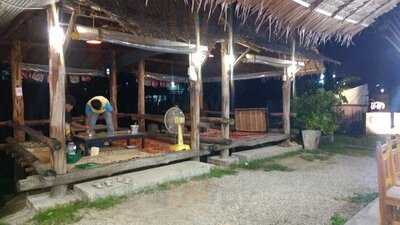 ร้านอาหารชิดลม ซอยสิบ ระนอง