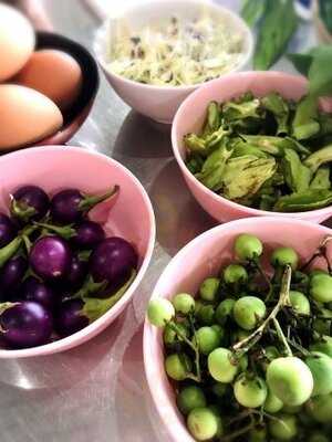 โกจ้อย ขนมจีนไก่ทอด