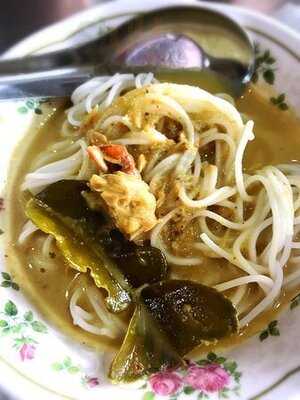 โกจ้อย ขนมจีนไก่ทอด