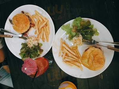 Sideways Commune Burger&bar