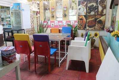 ไดว์ฟอินบานาน่าเรสเตอร์รอง