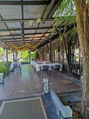 ไวน์ วิลเลจ