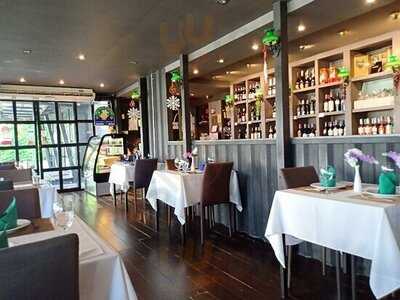 ไวน์ วิลเลจ